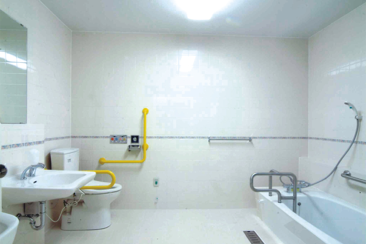 身障者様トイレ・浴槽